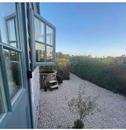 Shepherd Hut & Hot Tub - Somerset