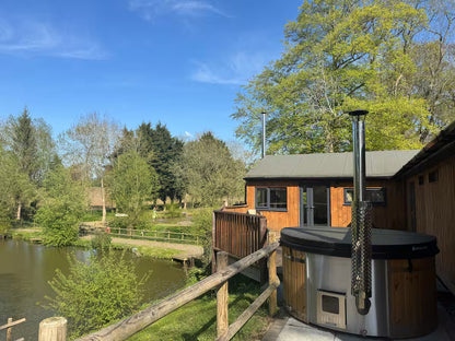 Fishing Lake Cabin - Warwickshire