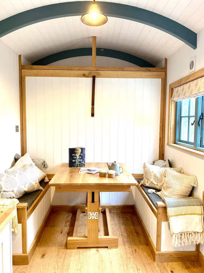 Shepherd Hut & Hot Tub - Somerset