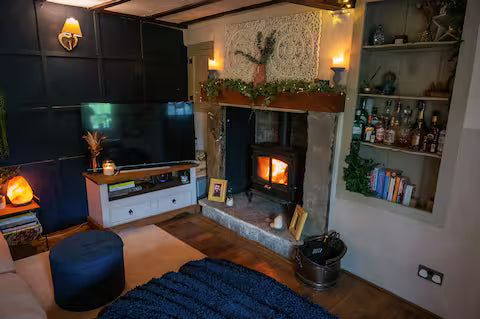 Modernised 1700's Cottage - Derbyshire