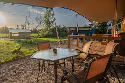 Romantic Wagon & Farm Stay - Kent