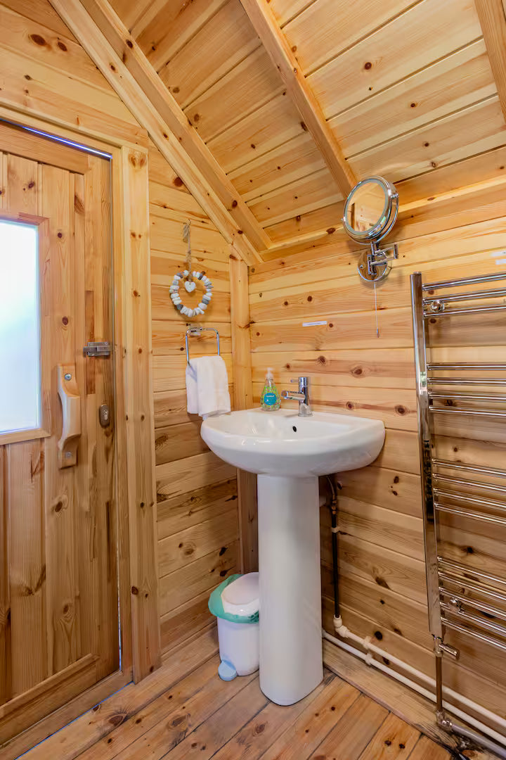 The Hut & Hot Tub - Kent