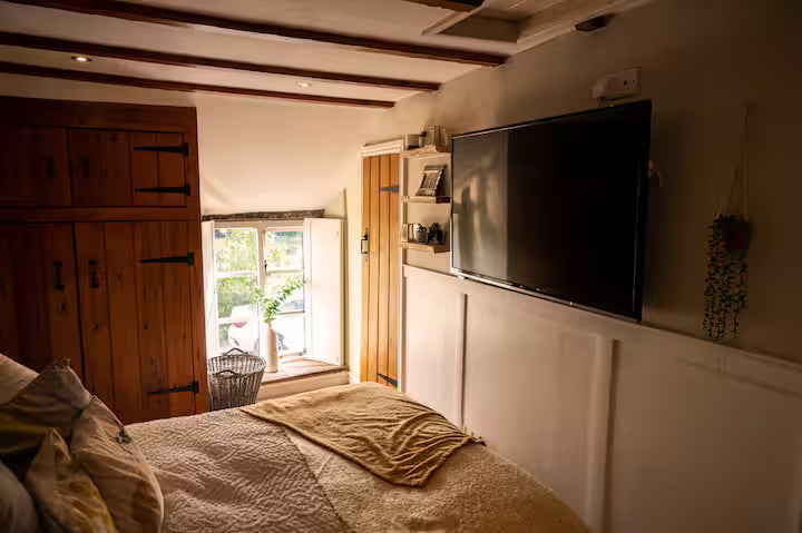 Modernised 1700's Cottage - Derbyshire