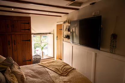 Modernised 1700's Cottage - Derbyshire