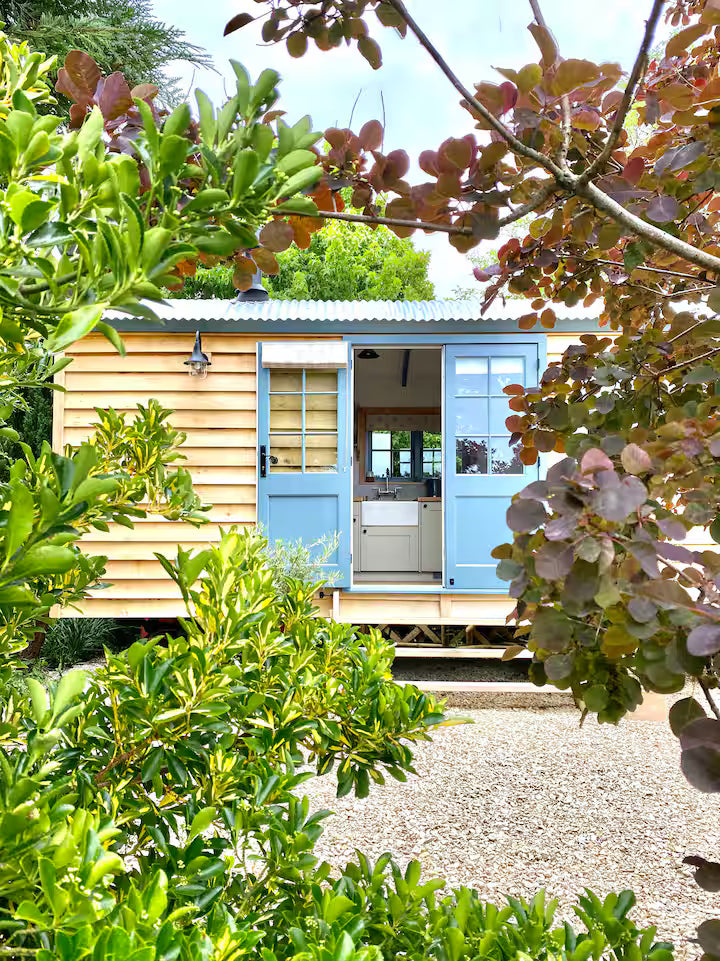Shepherd Hut & Hot Tub - Somerset