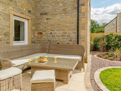 8 Guest 4 Bedroom Cottage - Bradwell