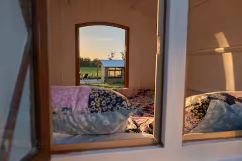 Romantic Wagon & Farm Stay - Kent