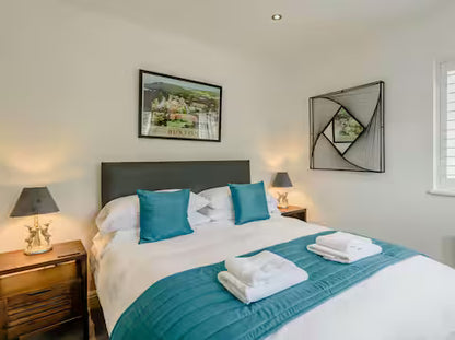 8 Guest 4 Bedroom Cottage - Bradwell