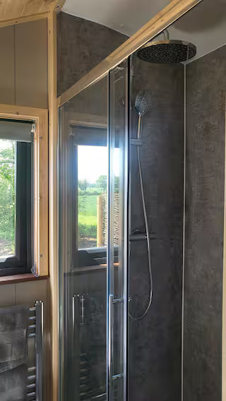 Relaxing Hut & Hot Tub - East Sussex