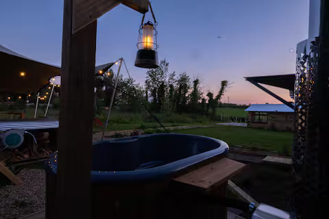 Romantic Wagon & Farm Stay - Kent