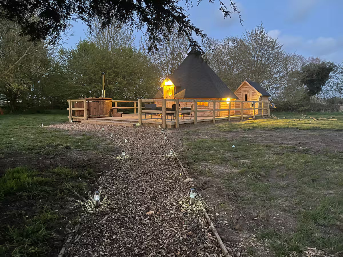 The Hut & Hot Tub - Kent