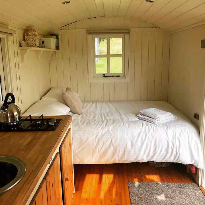 Off Grid Shepherd Hut - West Devon